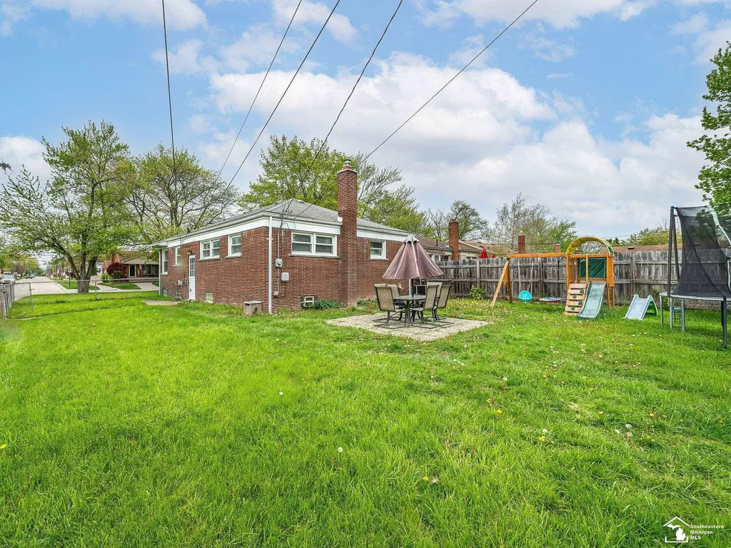 15351 Richmond Street Southgate City MI 48195