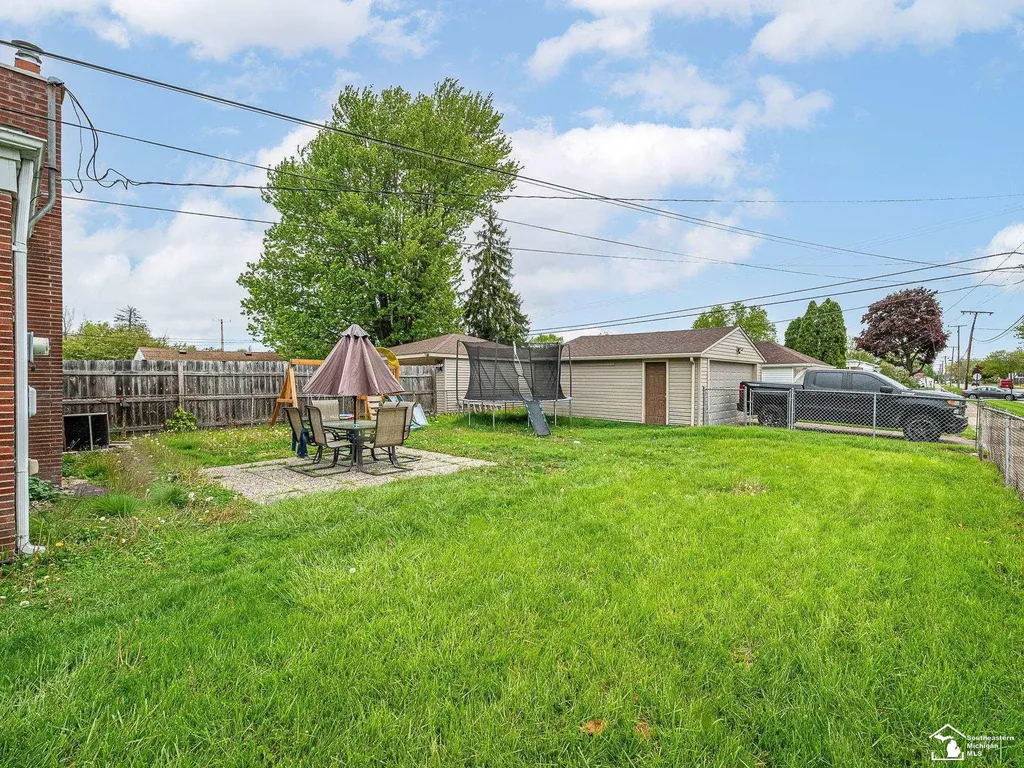 15351 Richmond Street Southgate City MI 48195