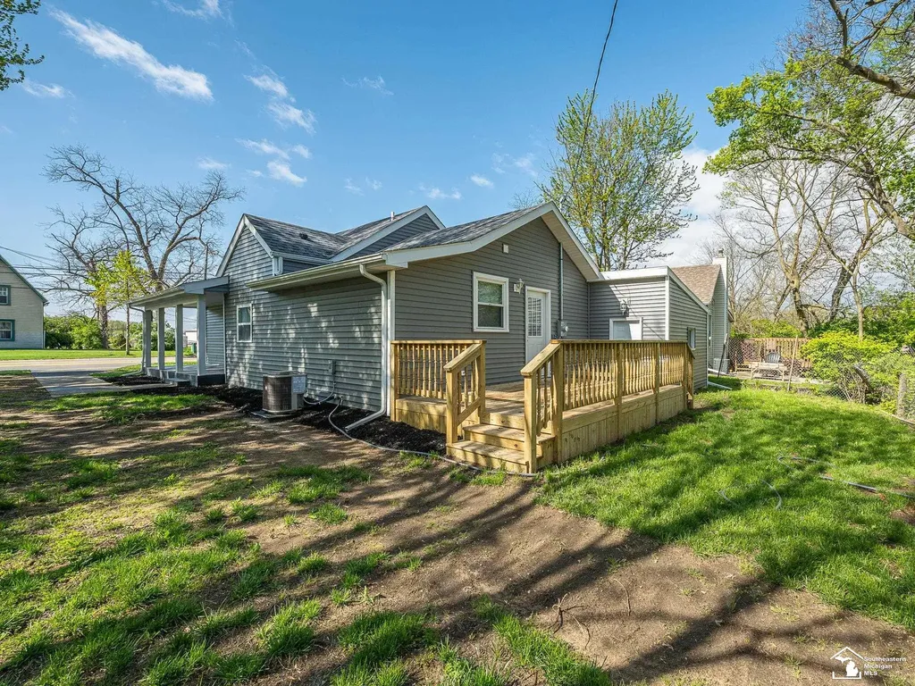 403 E Monroe Street Dundee Township MI 48131