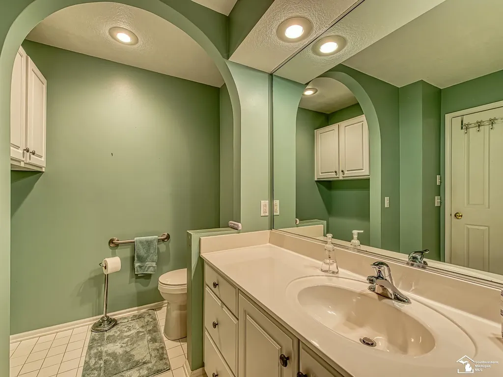 604 Meadowlands Court Monroe Charter Township MI 48161