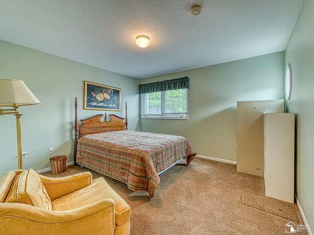 604 Meadowlands Court Monroe Charter Township MI 48161