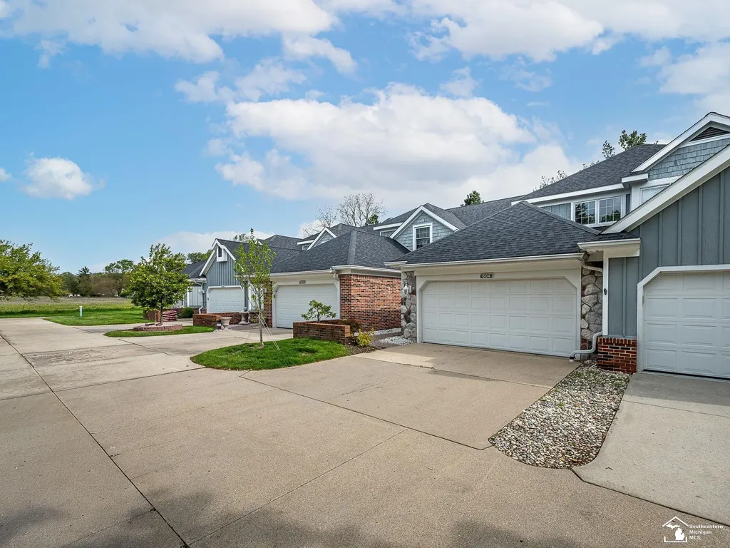 604 Meadowlands Court Monroe Charter Township MI 48161