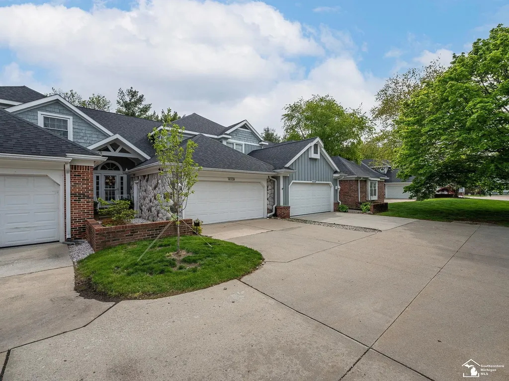 604 Meadowlands Court Monroe Charter Township MI 48161