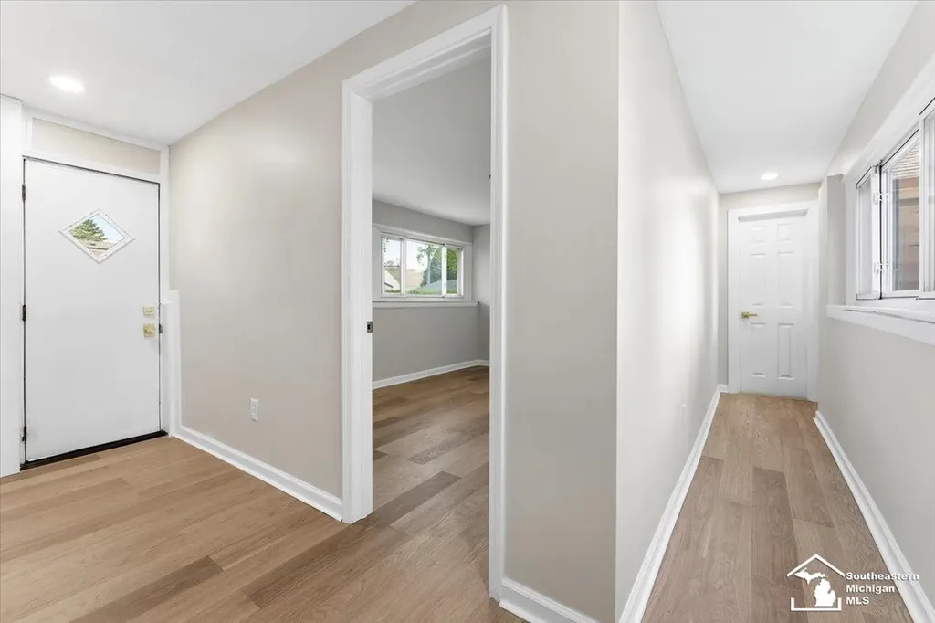 6810 Robinson Street Allen Park City MI 48101