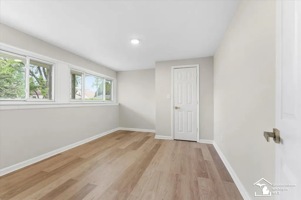 6810 Robinson Street Allen Park City MI 48101