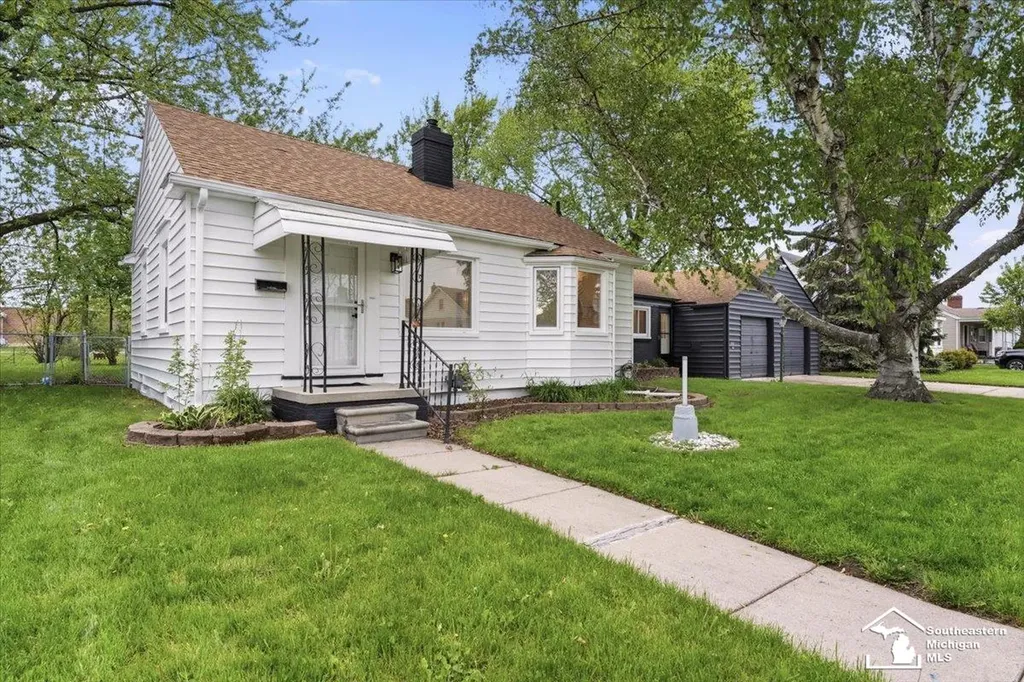 6810 Robinson Street Allen Park City MI 48101