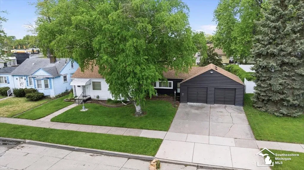 6810 Robinson Street Allen Park City MI 48101