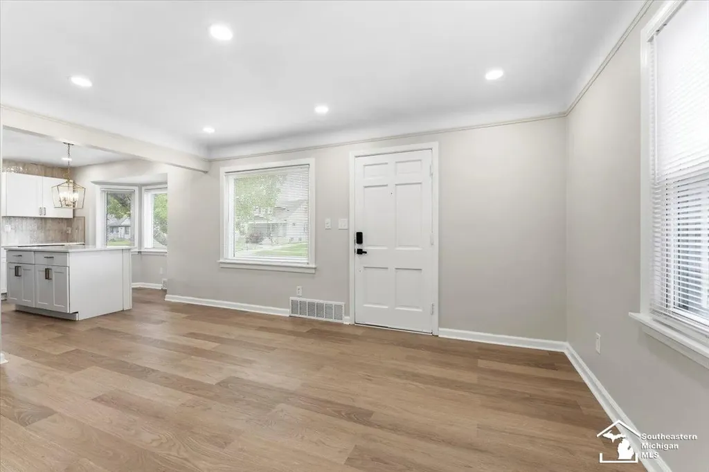 6810 Robinson Street Allen Park City MI 48101