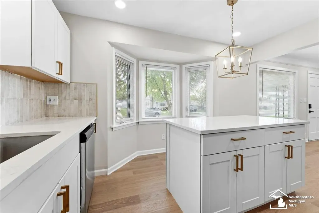 6810 Robinson Street Allen Park City MI 48101