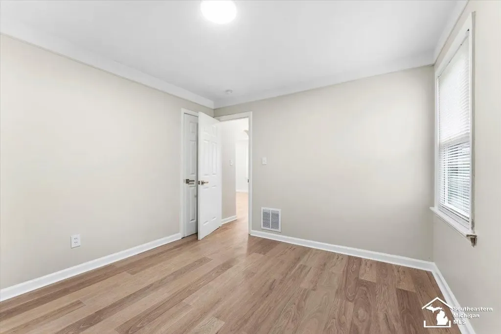 6810 Robinson Street Allen Park City MI 48101