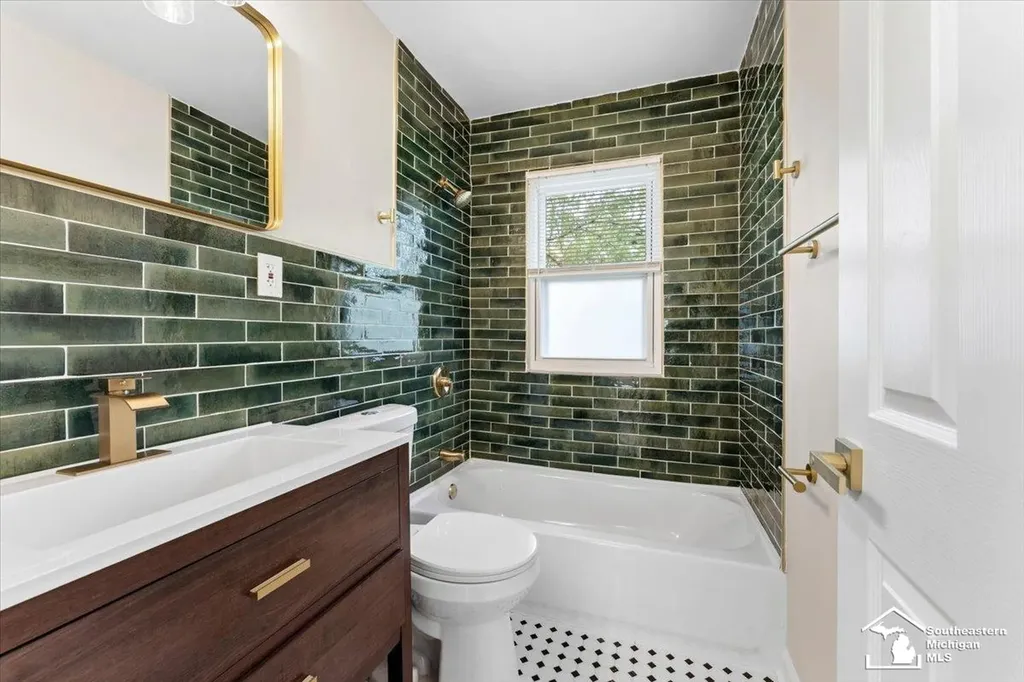 6810 Robinson Street Allen Park City MI 48101