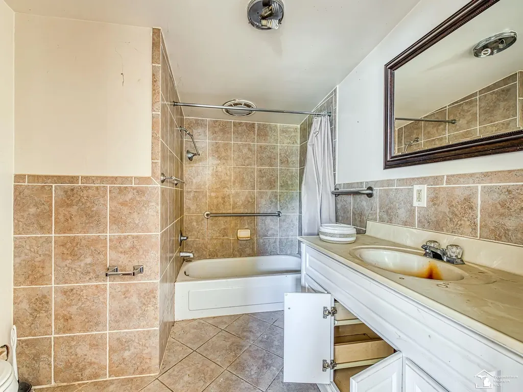 12050 Elmdale Drive Freedom Township MI 48158
