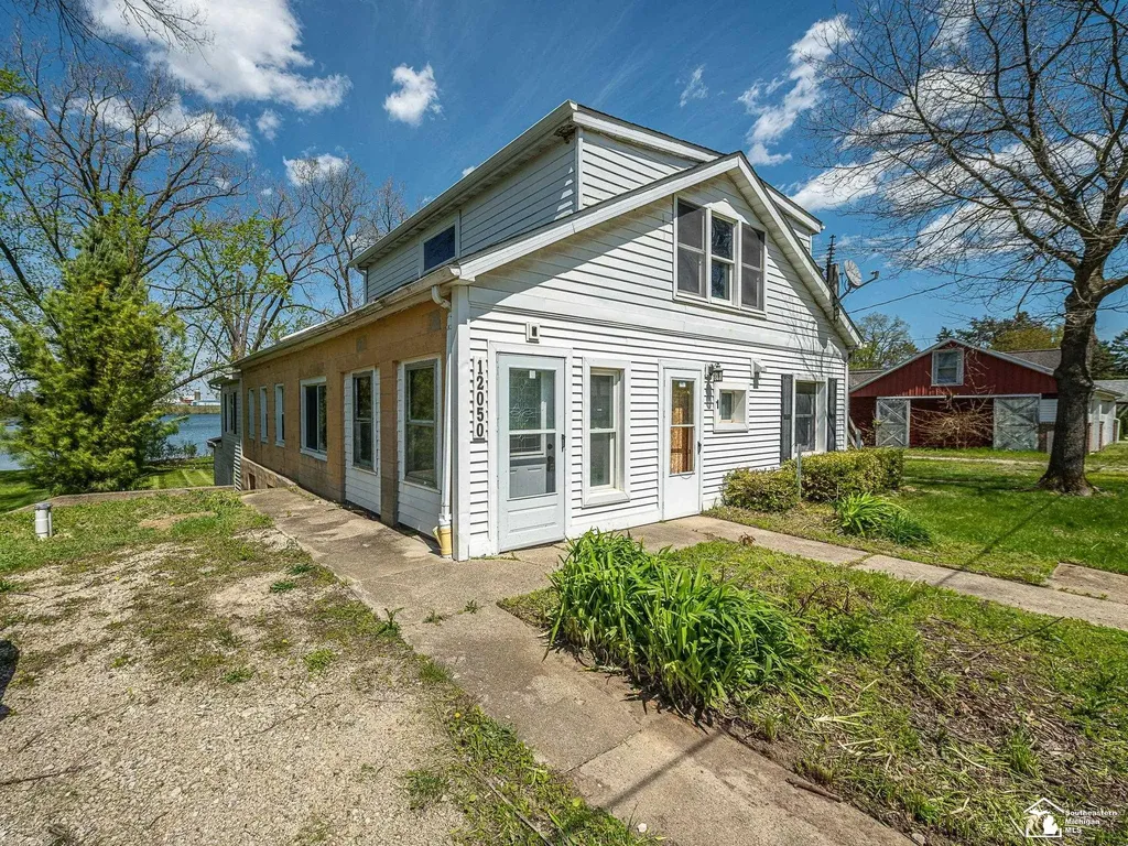 12050 Elmdale Drive Freedom Township MI 48158