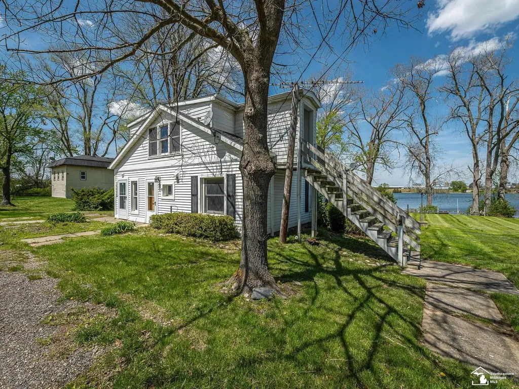 12050 Elmdale Drive Freedom Township MI 48158
