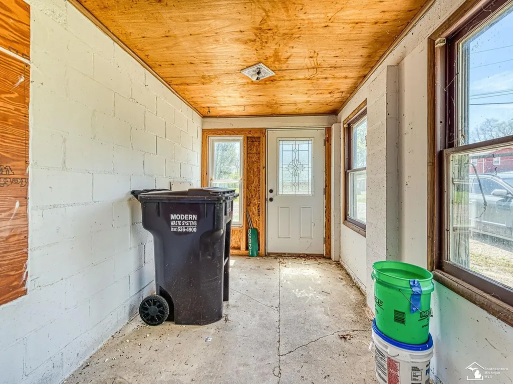 12050 Elmdale Drive Freedom Township MI 48158