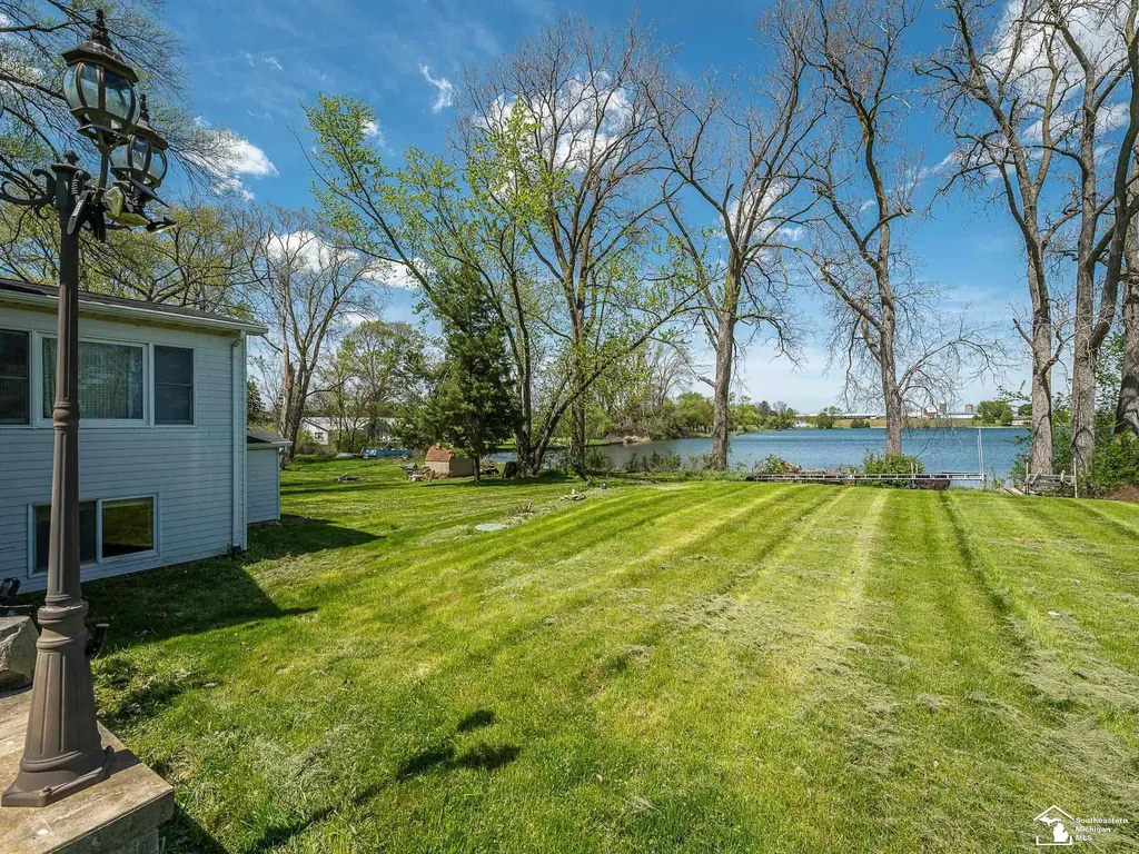 12050 Elmdale Drive Freedom Township MI 48158