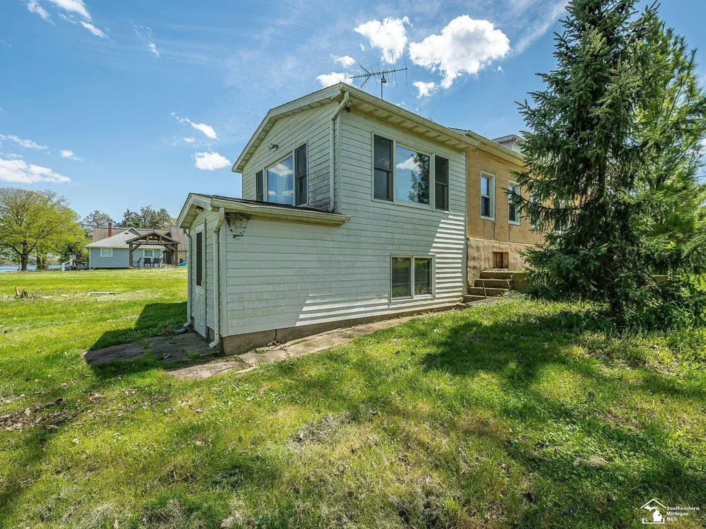 12050 Elmdale Drive Freedom Township MI 48158