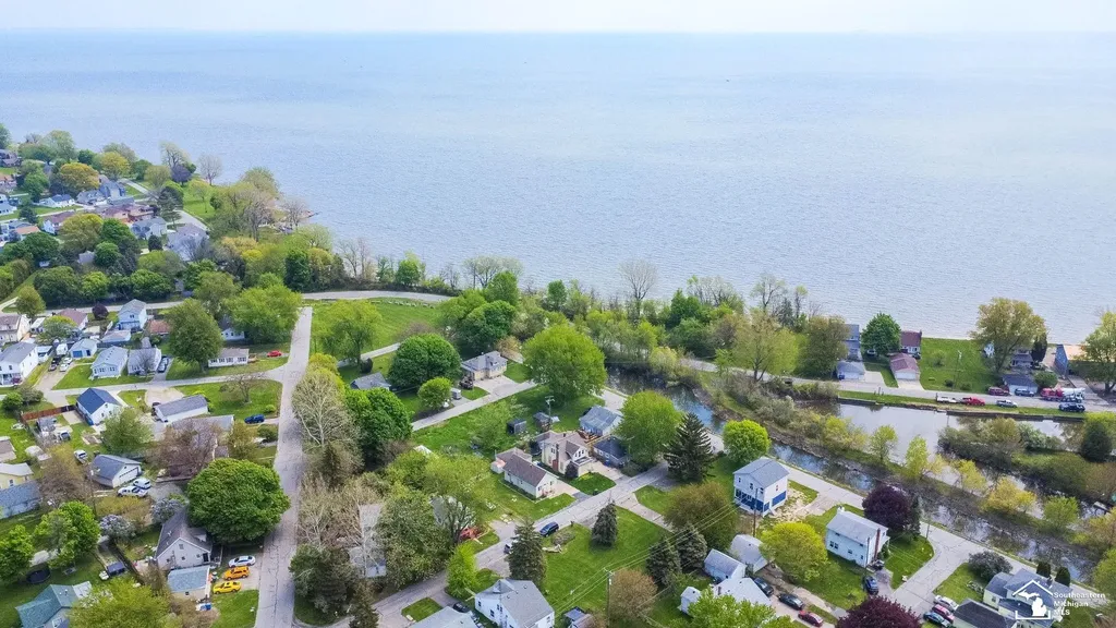4124 4th Street Frenchtown Township MI 48166