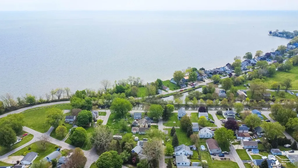 4124 4th Street Frenchtown Township MI 48166