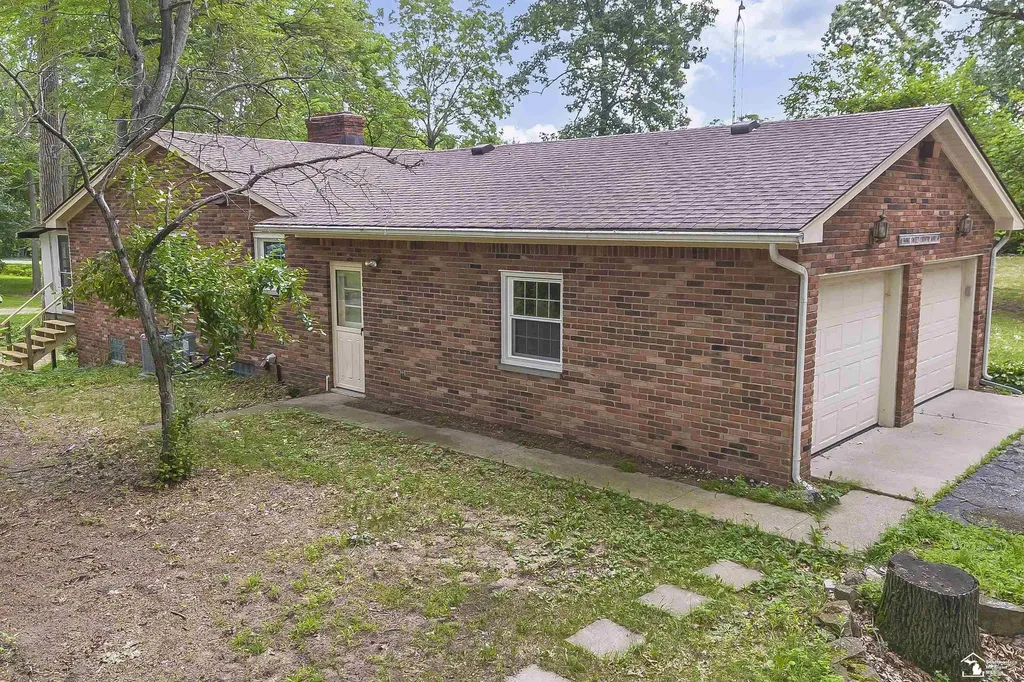2600 Meanwell Road Petersburg City MI 49270