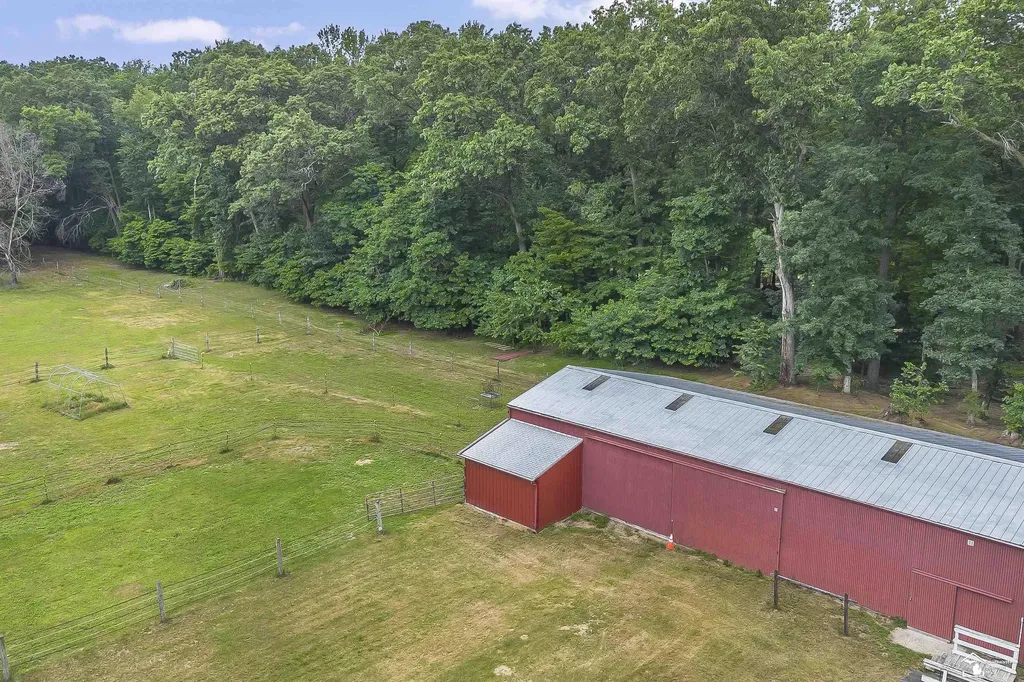 2600 Meanwell Road Petersburg City MI 49270