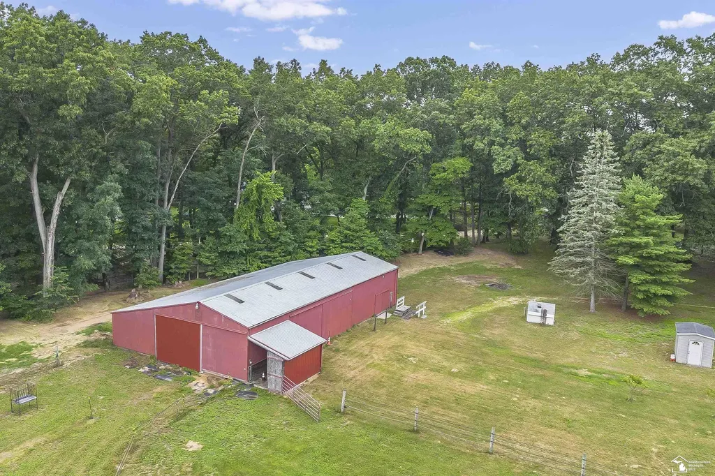 2600 Meanwell Road Petersburg City MI 49270