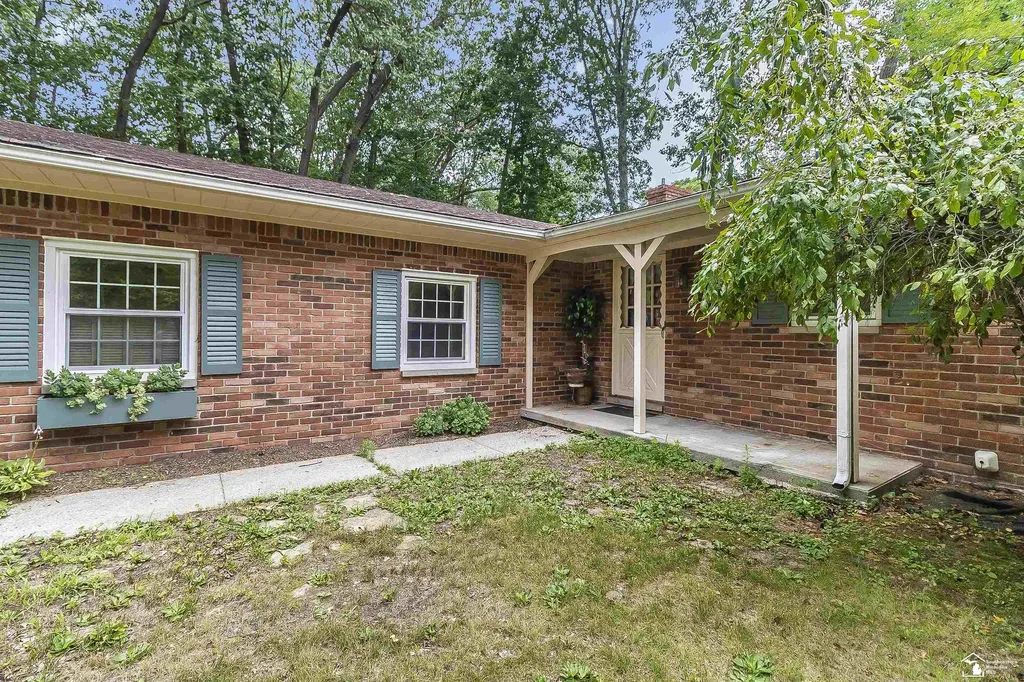 2600 Meanwell Road Petersburg City MI 49270