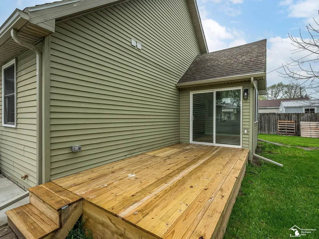 3019 8th Street Frenchtown Township MI 48162
