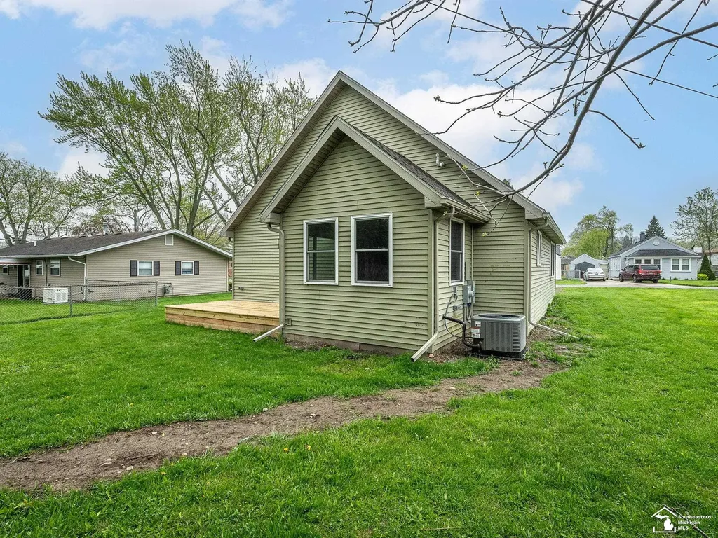 3019 8th Street Frenchtown Township MI 48162