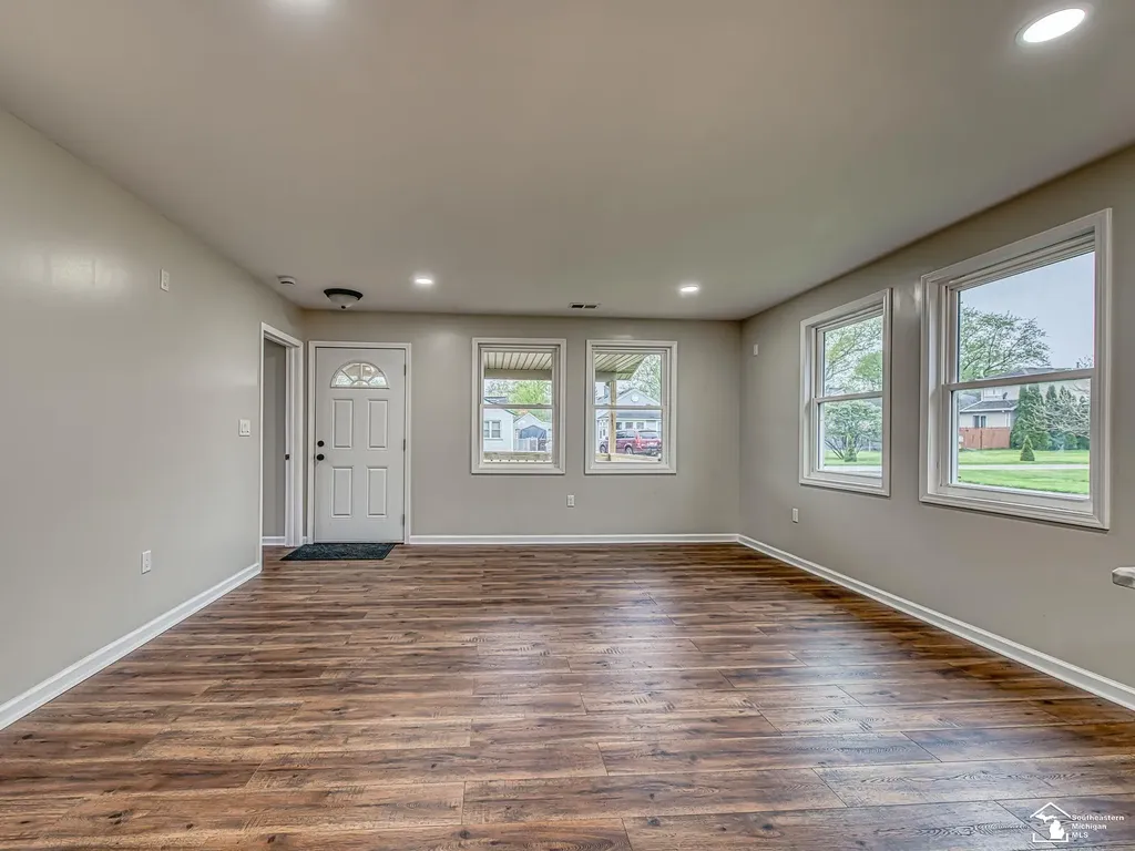 3019 8th Street Frenchtown Township MI 48162