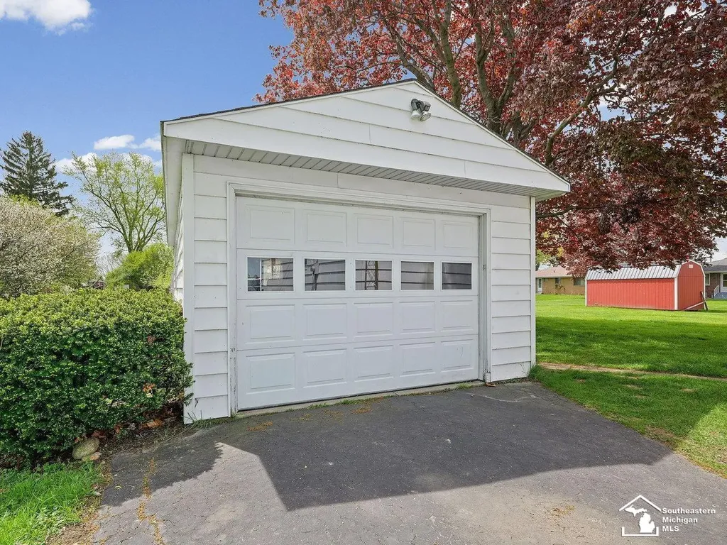 2361 Manhattan Street Erie Township MI 48133