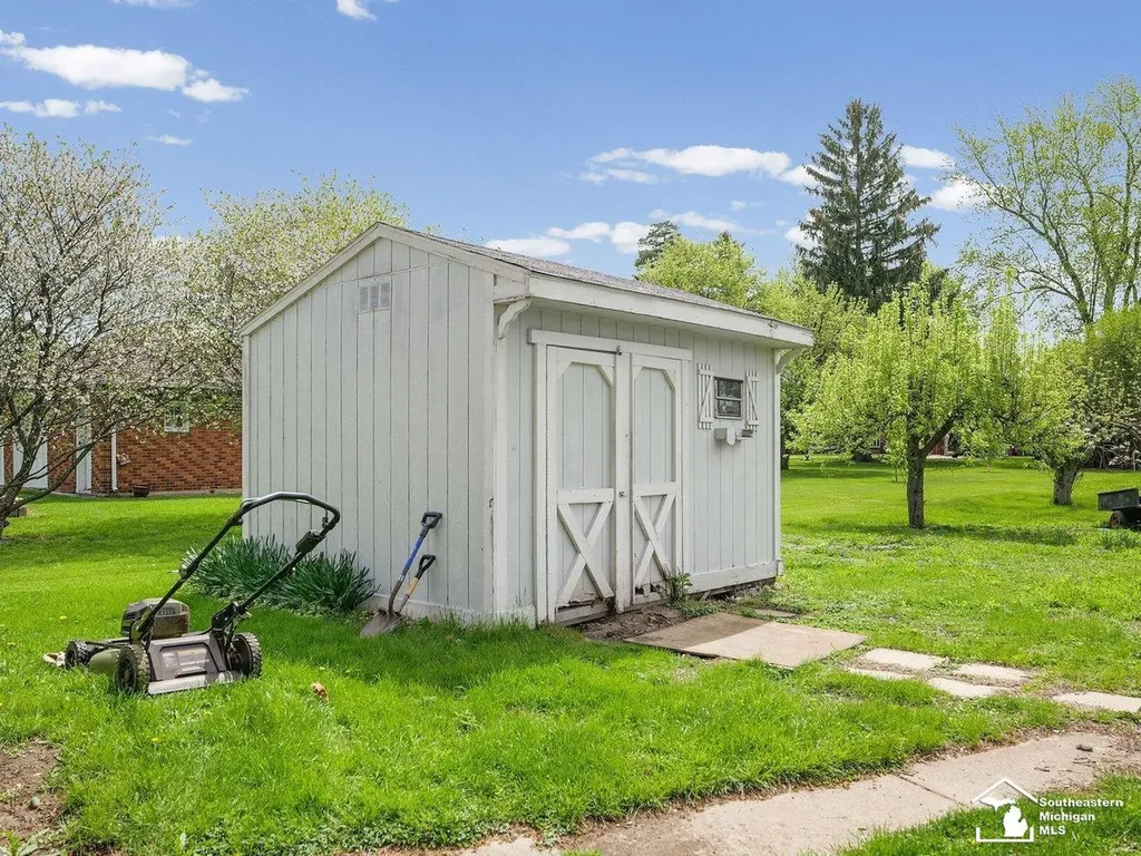 2361 Manhattan Street Erie Township MI 48133