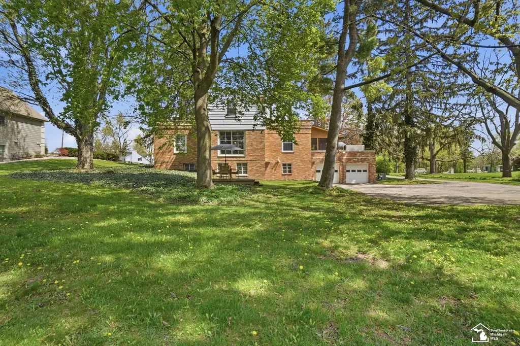 325 N Scott Street Adrian City MI 49221