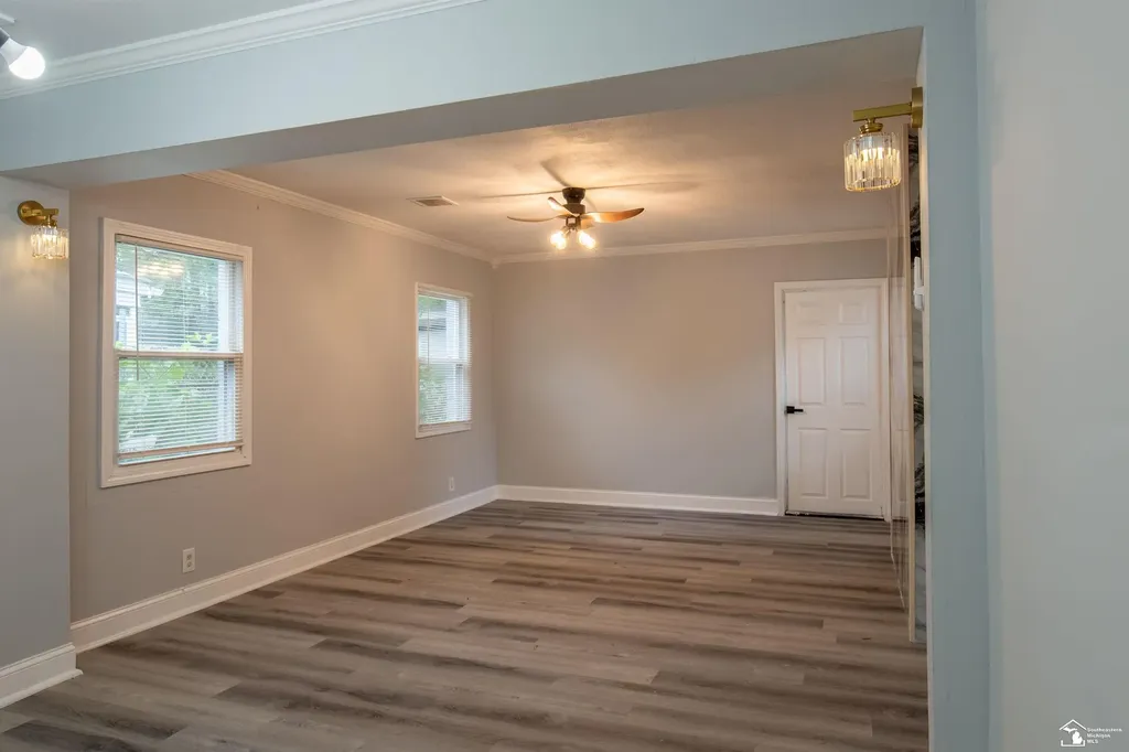 6854 Fenton Street Dearborn Heights City MI 48127