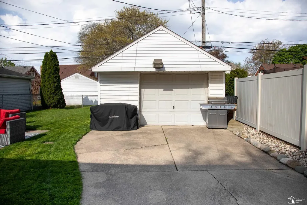 9706 Sterling Avenue Allen Park City MI 48101