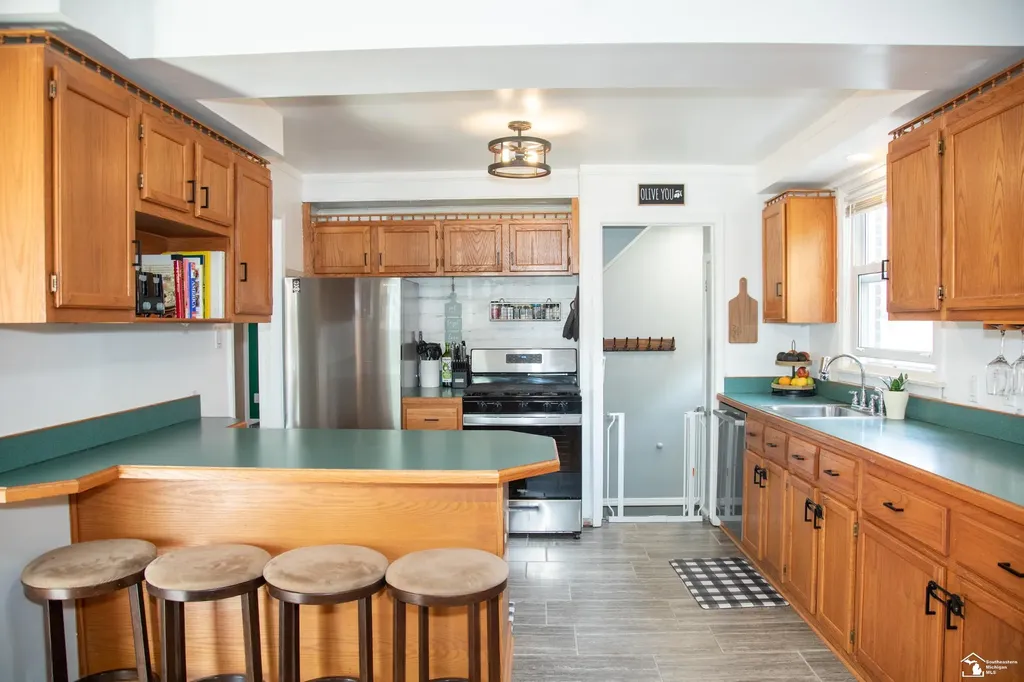 9706 Sterling Avenue Allen Park City MI 48101