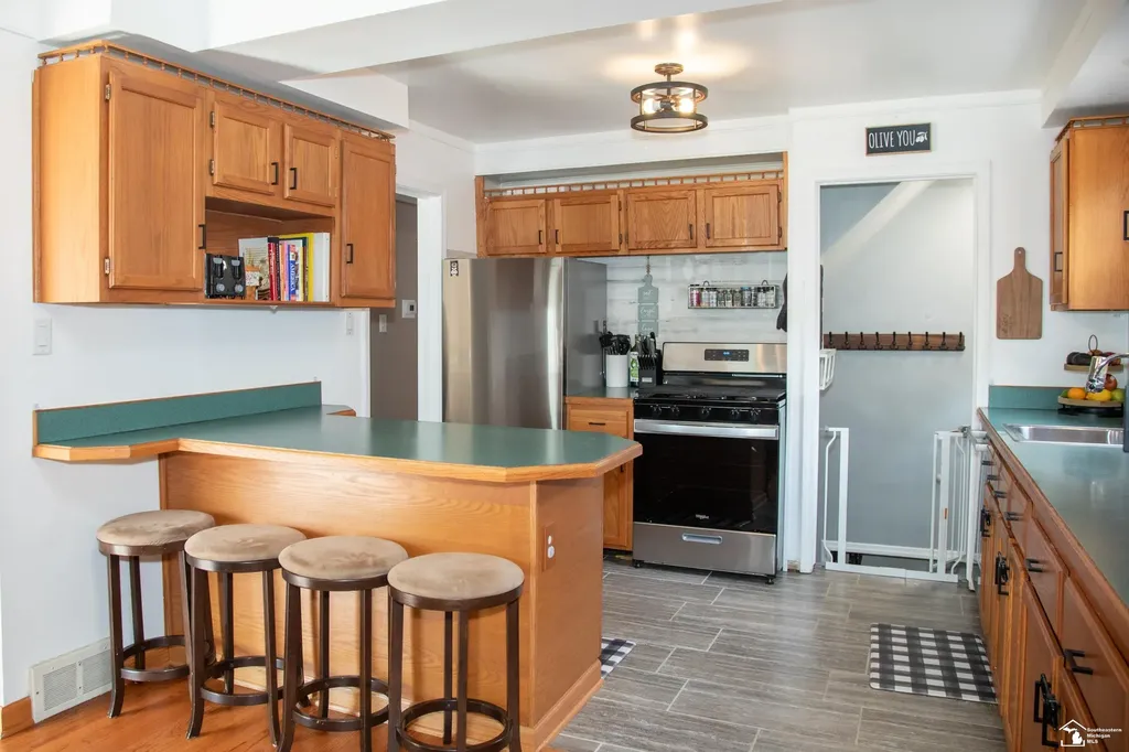 9706 Sterling Avenue Allen Park City MI 48101