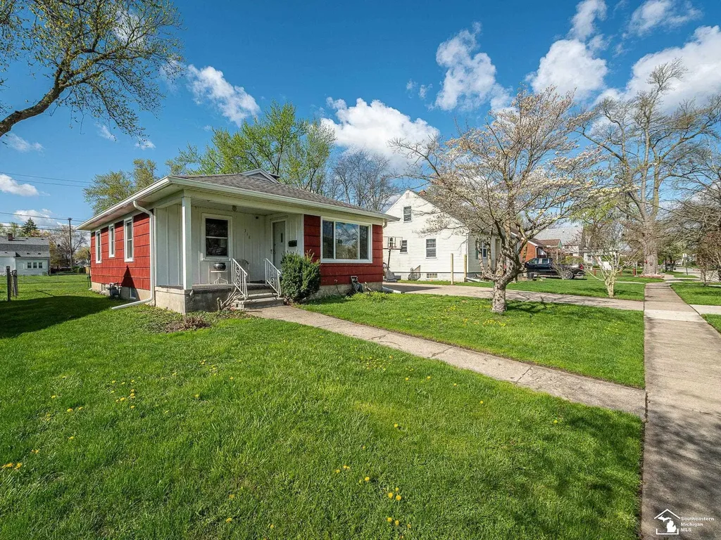 318 E Grove Street Monroe City MI 48162