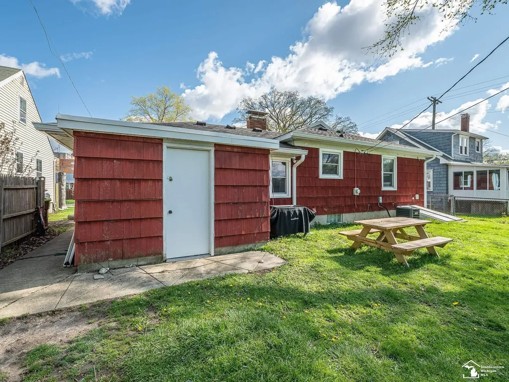 318 E Grove Street Monroe City MI 48162