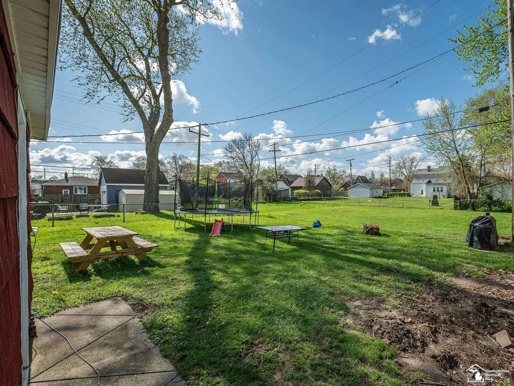 318 E Grove Street Monroe City MI 48162