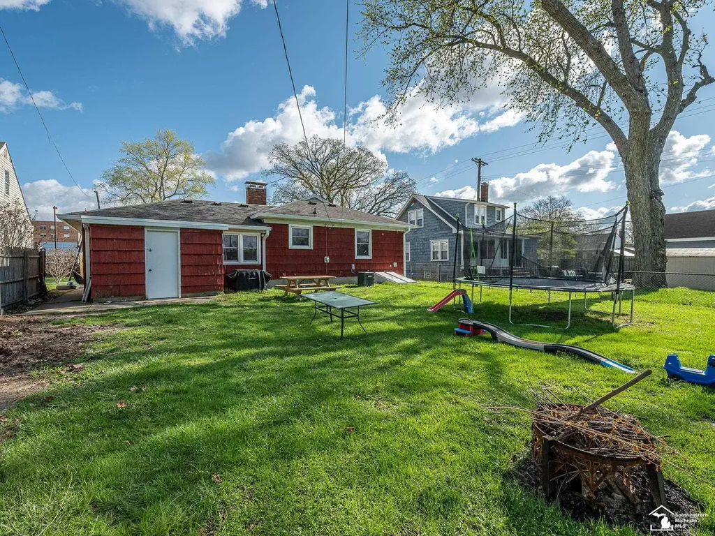 318 E Grove Street Monroe City MI 48162