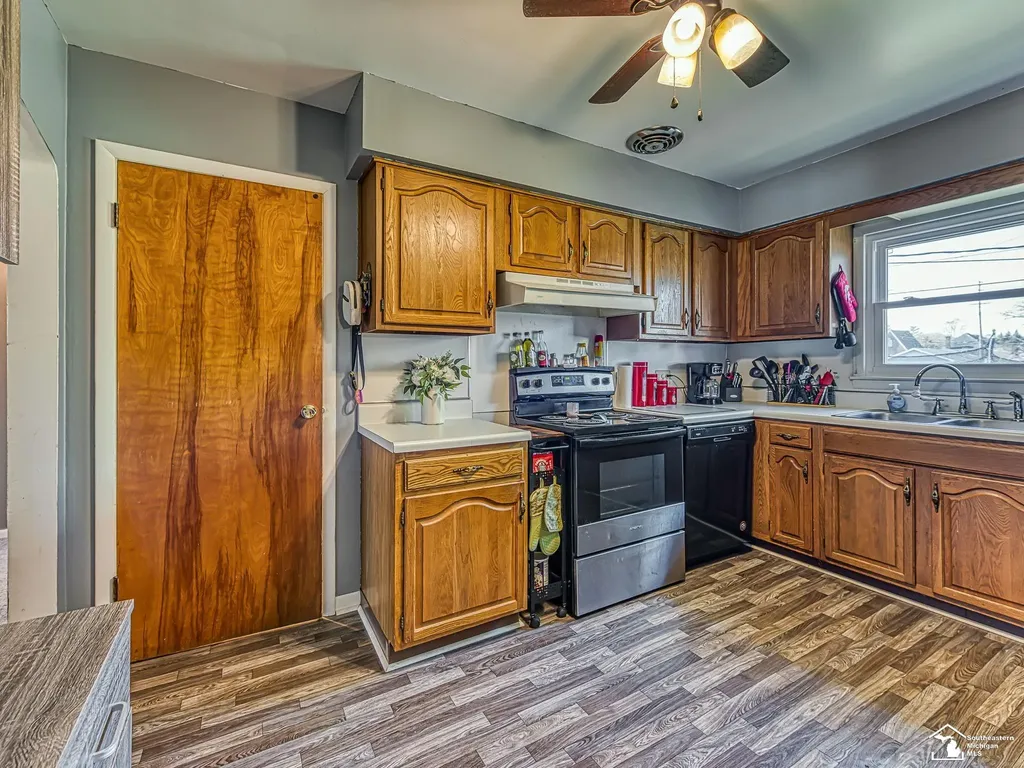 318 E Grove Street Monroe City MI 48162