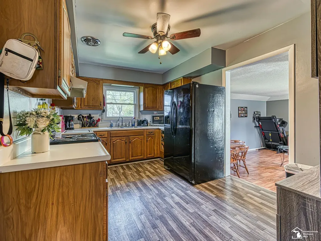 318 E Grove Street Monroe City MI 48162
