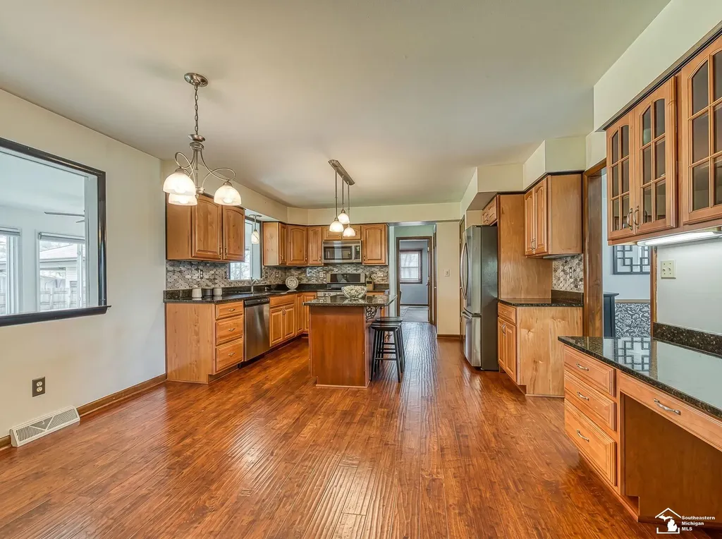1060 Hollywood Drive Monroe City MI 48162