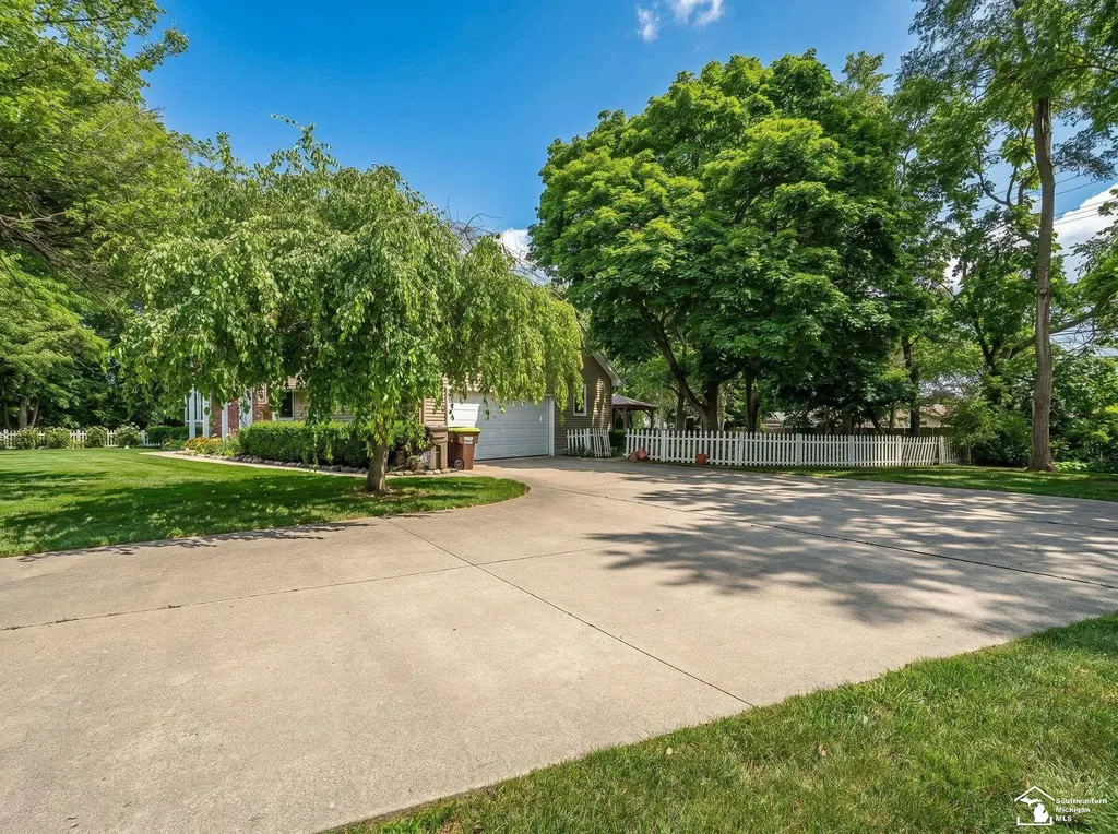1060 Hollywood Drive Monroe City MI 48162