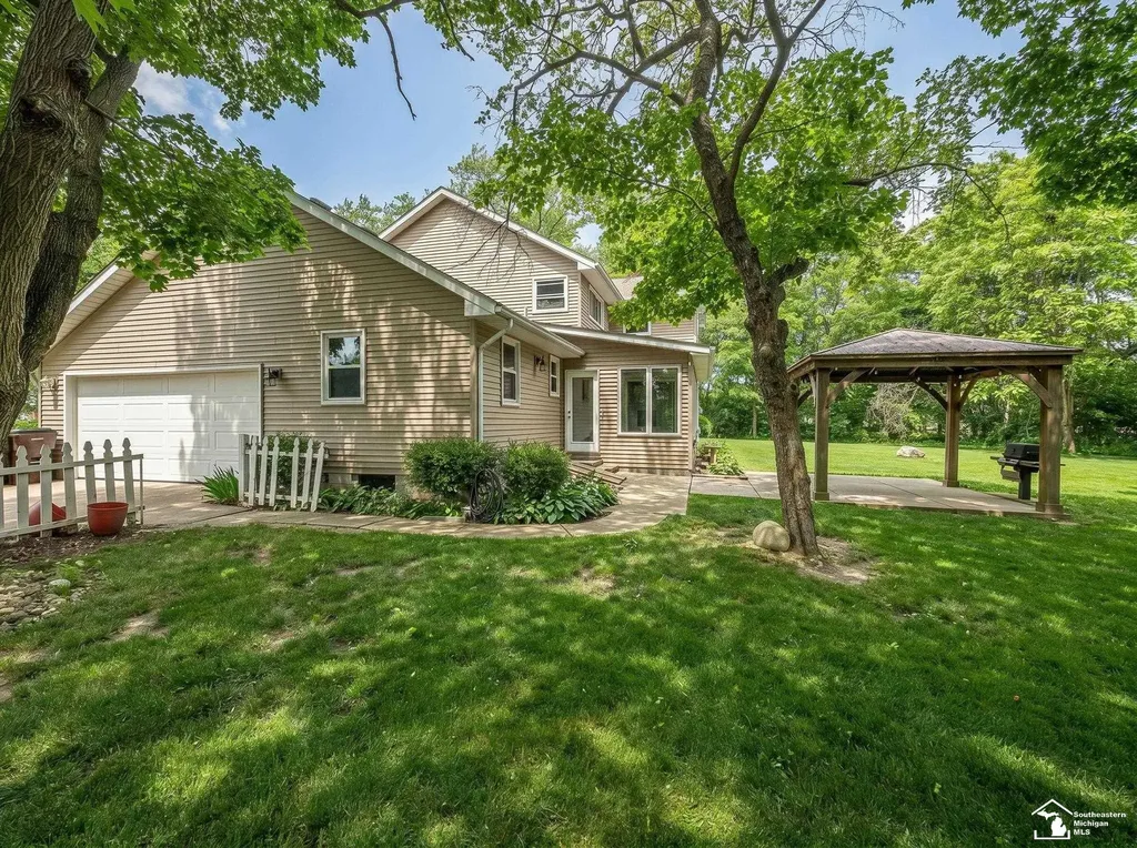 1060 Hollywood Drive Monroe City MI 48162