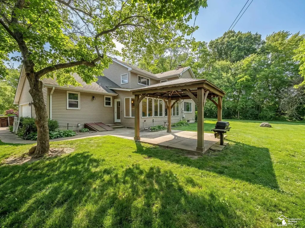 1060 Hollywood Drive Monroe City MI 48162
