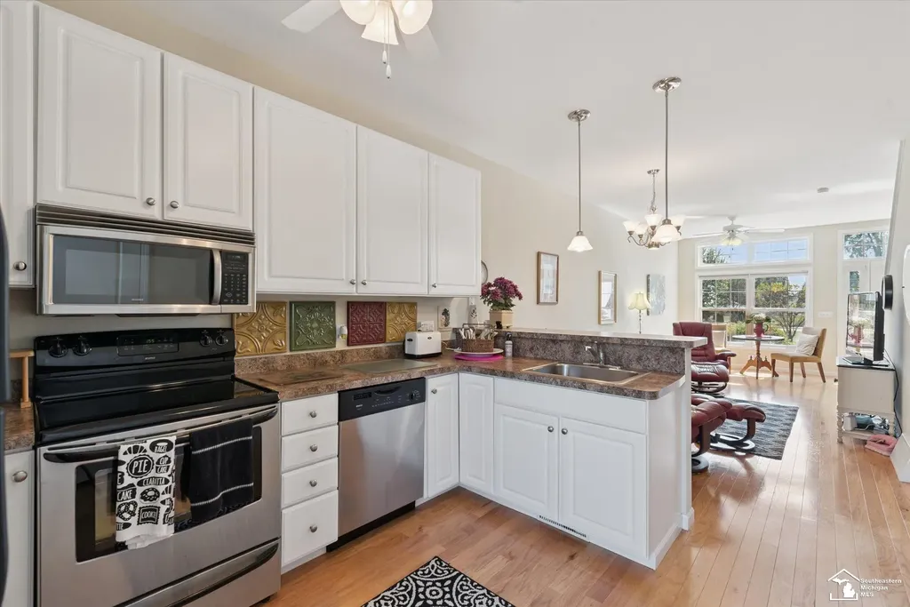 216 Beachwalk Trail Luna Pier City MI 48157