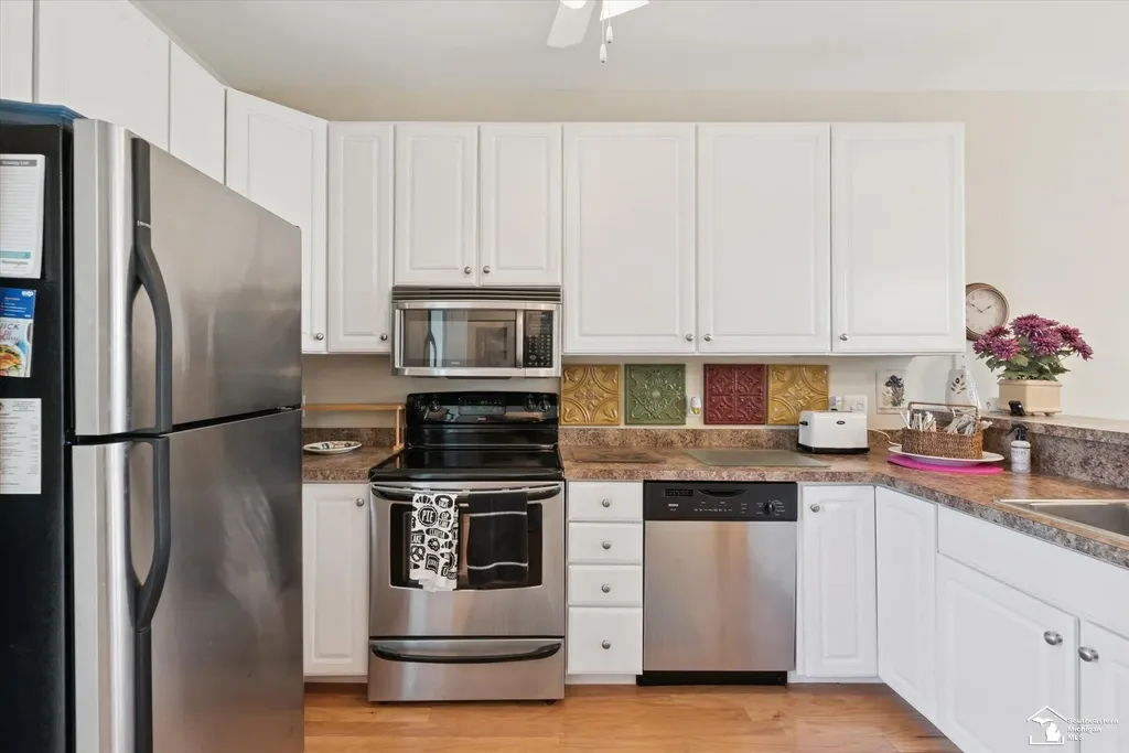 216 Beachwalk Trail Luna Pier City MI 48157