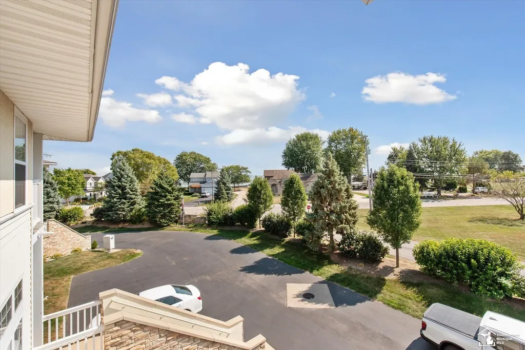 216 Beachwalk Trail Luna Pier City MI 48157